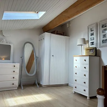 Lovely One Bedroom Gite Saint-Pierre-de-Juillers Exterior foto